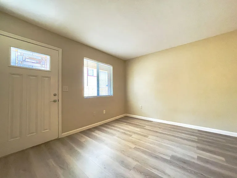 1128 Stetson Rd — Photo 2