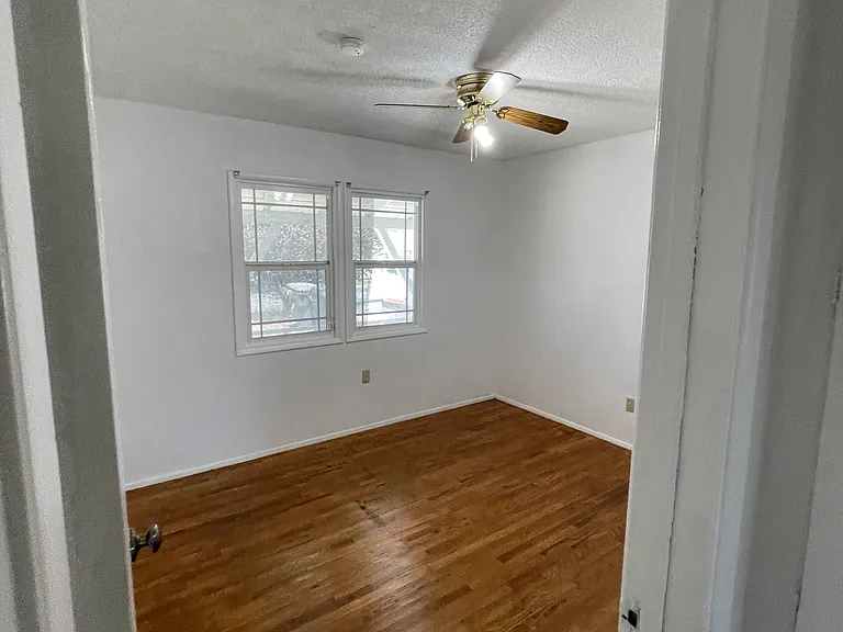 450 S Apricot Ln — Photo 2