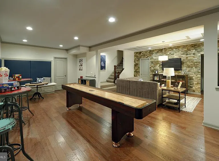 141 Coachman Cir — Photo 36