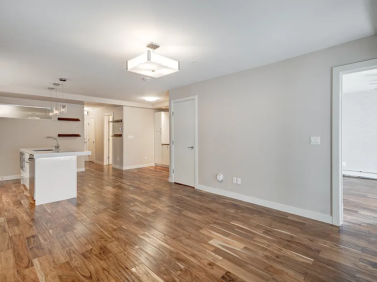 1029 15th Ave SW #102 — Photo 8