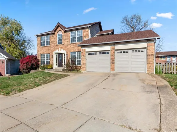 11329 Brierhall Cir, Maryland Heights, MO 63043