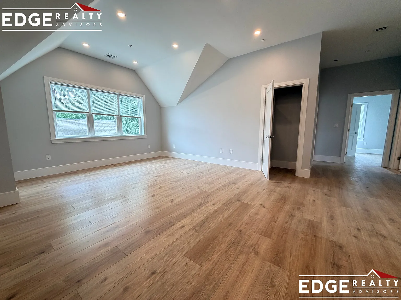 3 bed, 2.0 bath, $4,800 — Photo 2