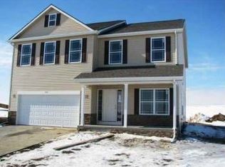 17621 Ames Cir, Omaha, NE 68116