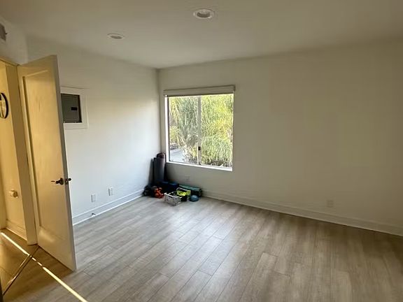 2nd image of 2218 N Beachwood Dr APT 301