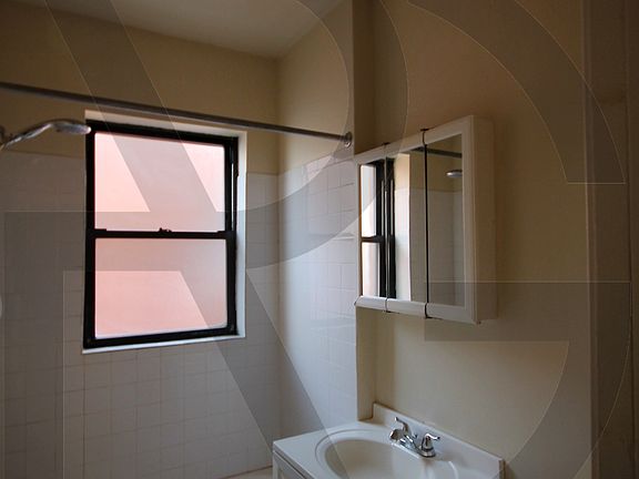 2nd image of 1350 N Dearborn St #1347-607