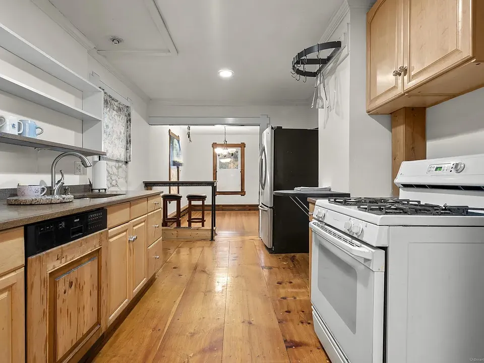 1276 North Ave