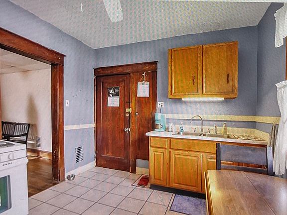 3rd image of 52 Harding Rd Floor 2