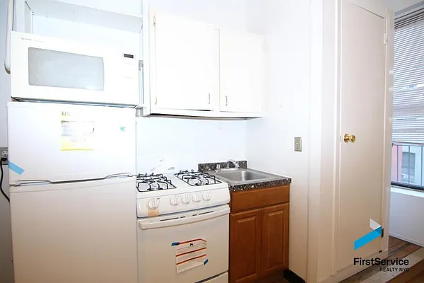 Rented by FirstService Realty (legacy) | media 22