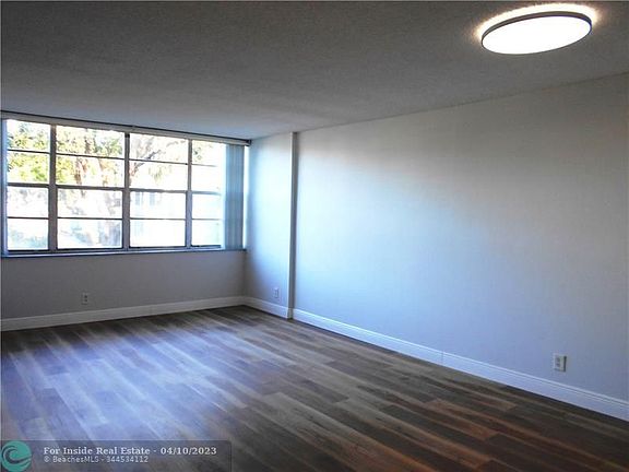 2nd image of 2781 Taft St APT 206