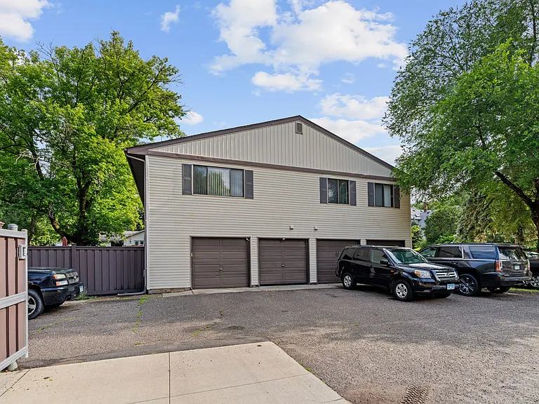Griffin Court Apartments — Photo 42