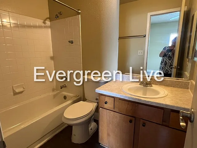 202 Barrow Ct — Photo 21
