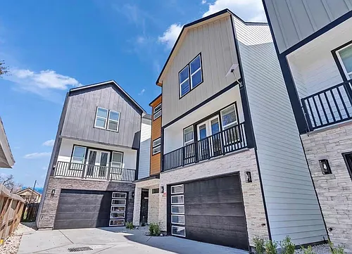 2711 Berry St Photo 1
