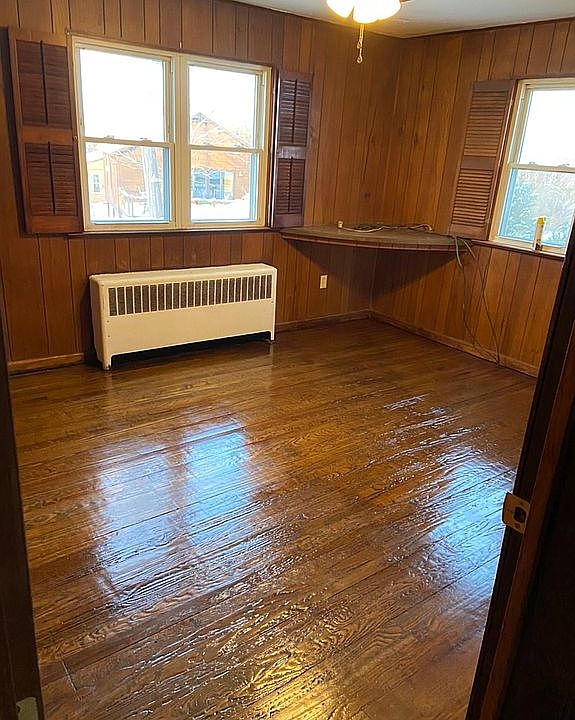 Downstairs bedroom 