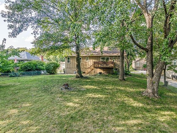4th image of 8509 Linda Ln