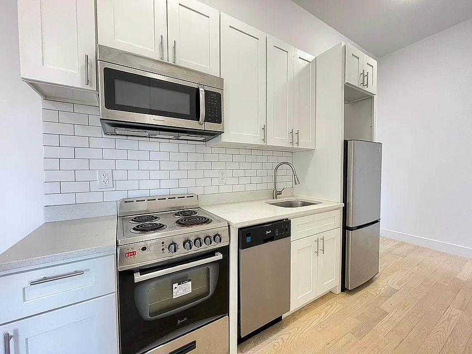 1st image of 992 Park Pl #3A