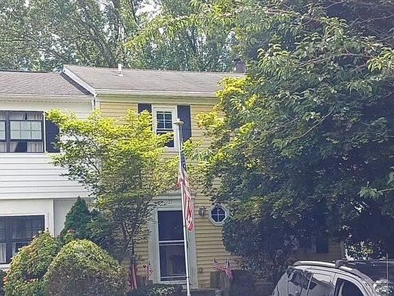 2nd image of 17 Hampton Ct