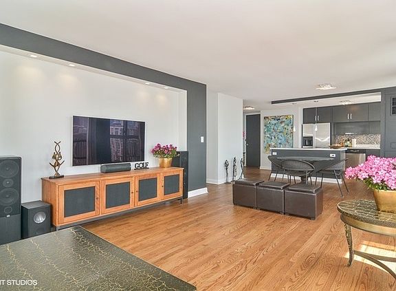 4th image of 1660 N La Salle Dr APT 3002