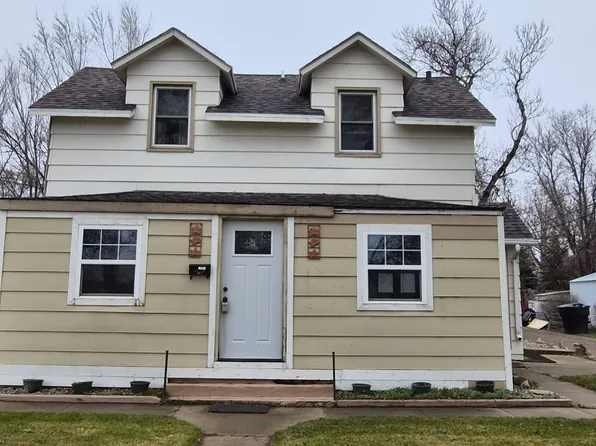 228 3rd St W, Dickinson, ND 58601