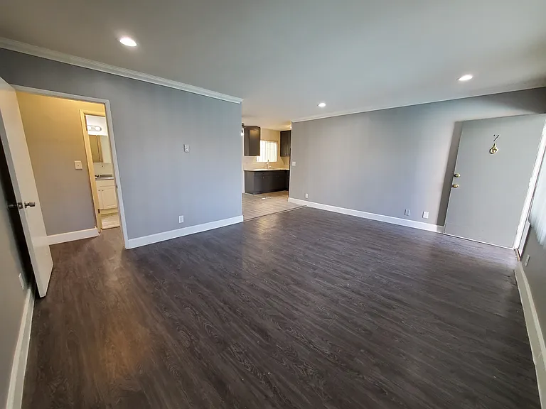 1600 N Bronson Ave — Photo 13
