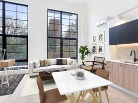 25 Bruckner Blvd