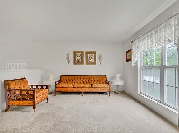 3rd image of 7912 Hedgewood Dr