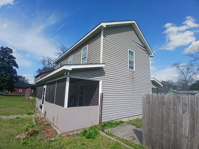 607 Roosevelt Ave — Photo 2