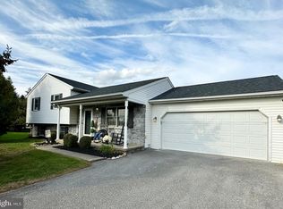 17 Silverleaf Dr, Mount Joy, PA 17552