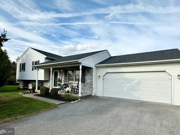 17 Silverleaf Dr, Mount Joy, PA 17552