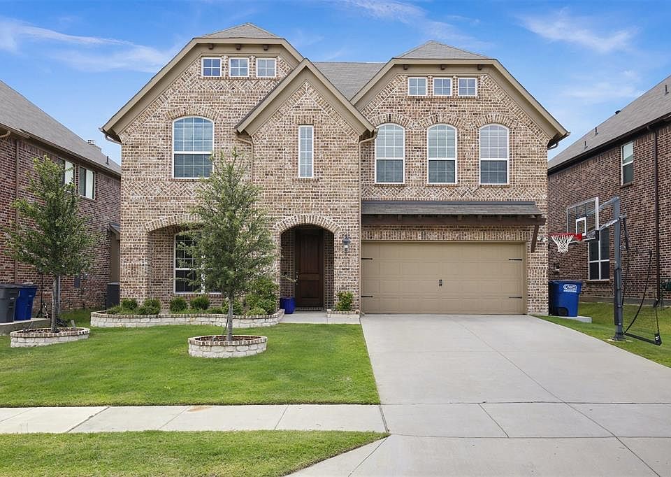 1st image of 2436 Twin Oaks Dr