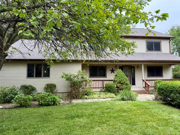 10280 Nimphie Rd, Fenton, MI 48430