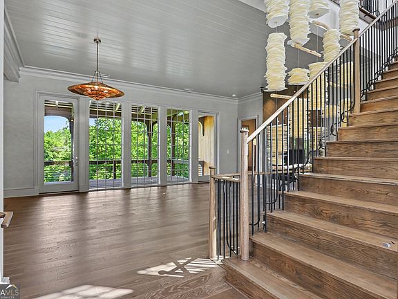 6th image of 140 Cove View Ln