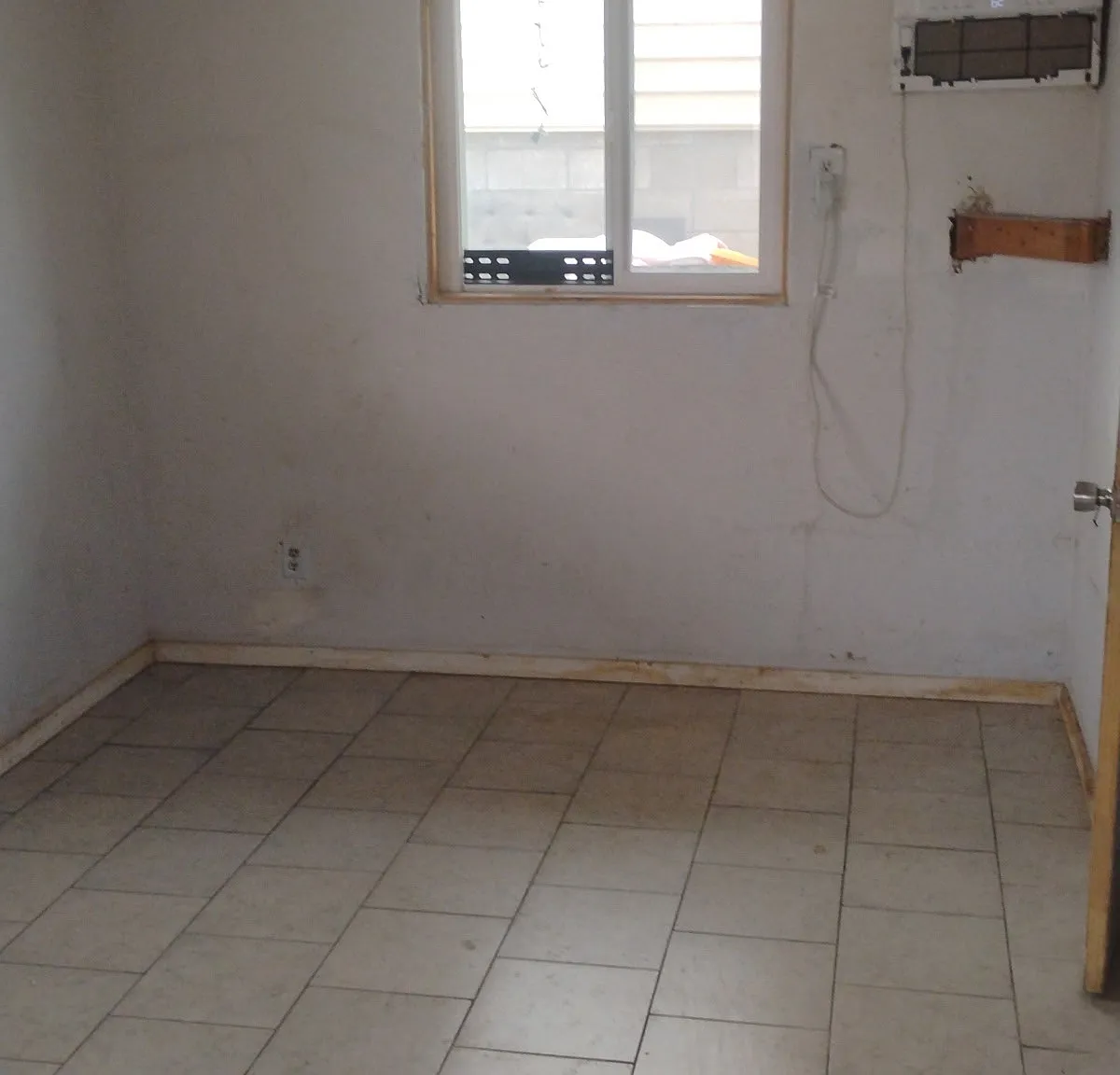 1 bed, 1100 sqft, $995 — Photo 2