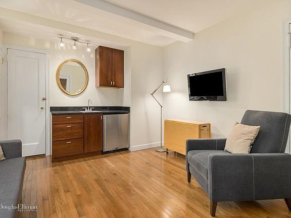 2nd image of 333 E 43rd St #111