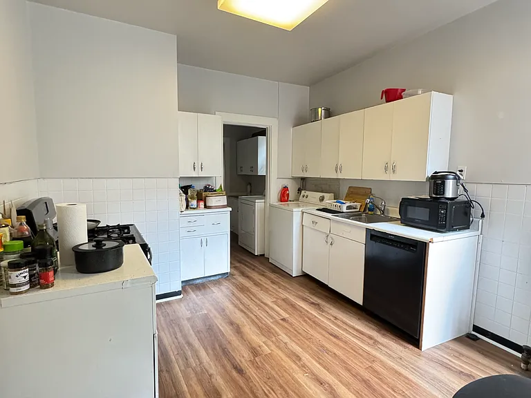 104 Strathmore Rd #2 — Photo 9