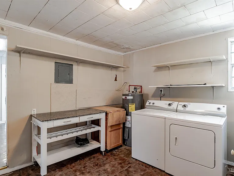 310 Stanley Ave — Photo 38