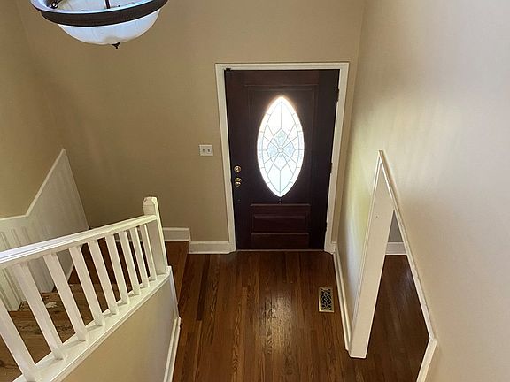 5th image of 811 Lake Laurie Dr