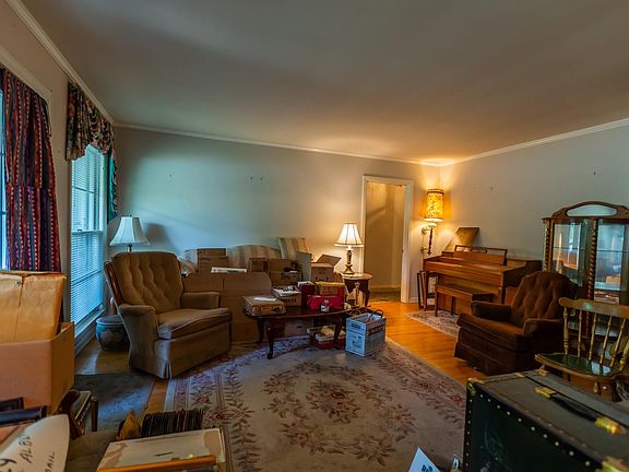3rd image of 414 Winfrey Dr