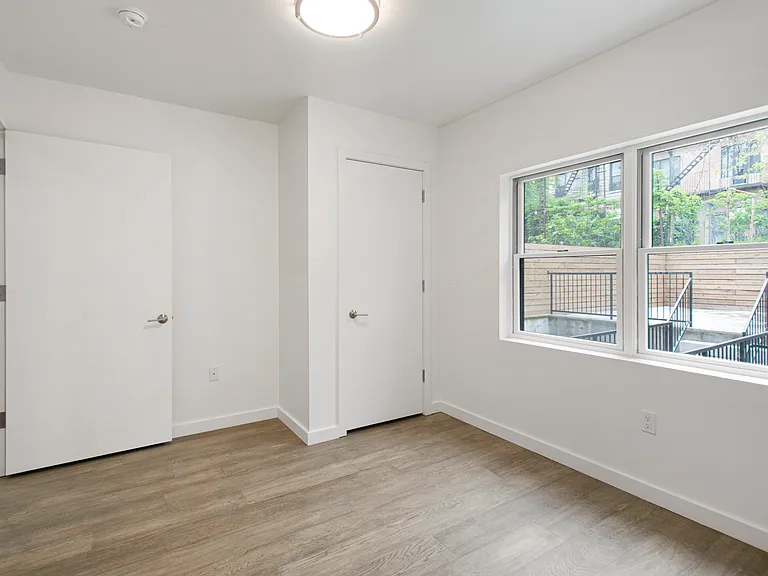 773 Hart St #1R — Photo 5