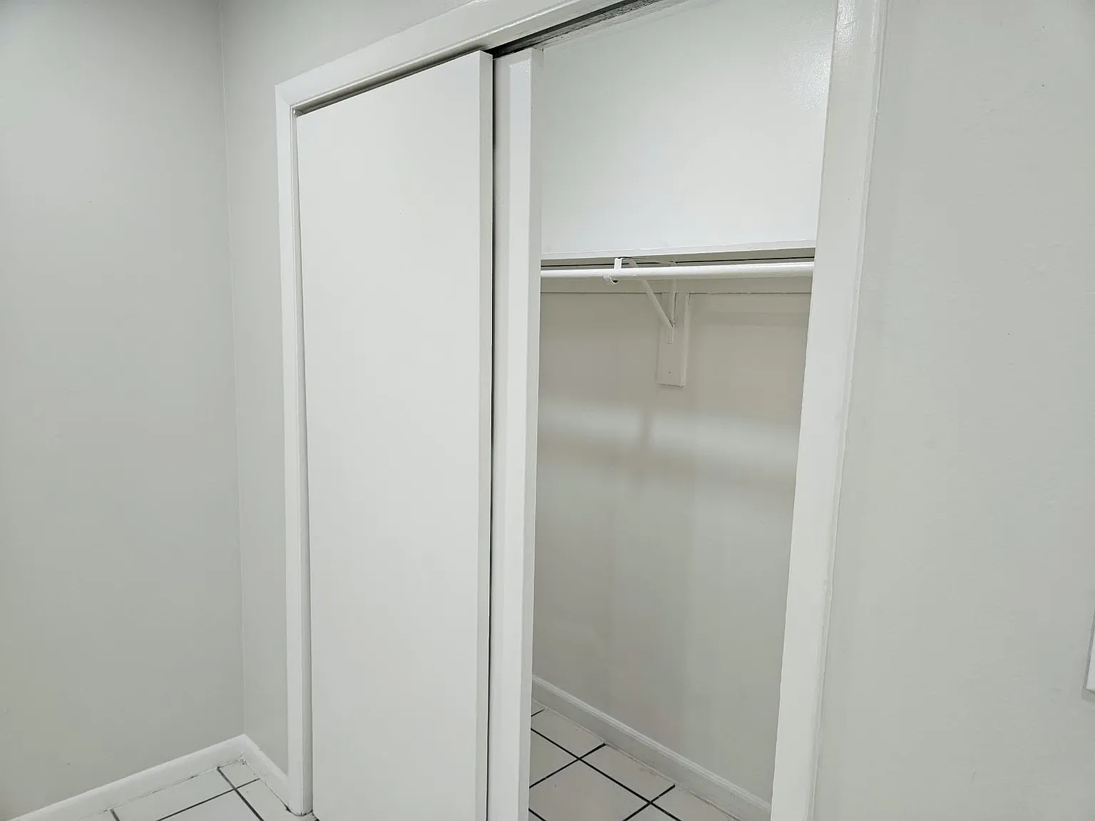 2 bed, 750 sqft, $1,800 — Photo 3