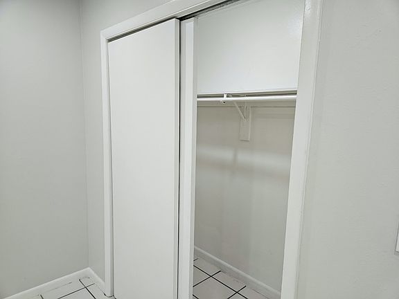 3rd image of 931 SW 16th Pl
