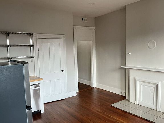 4th image of 920 Washington Ave #10