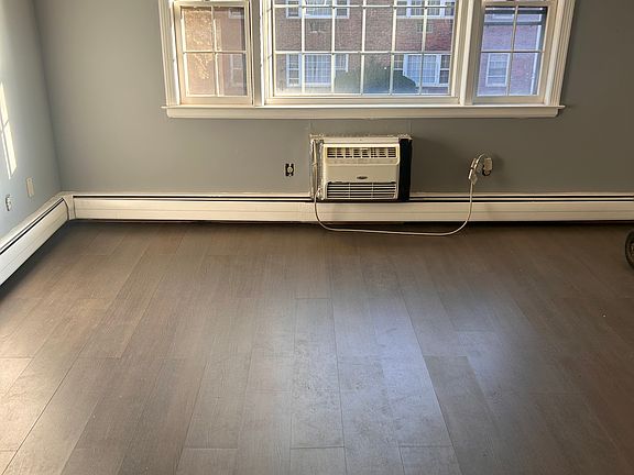 3rd image of 505 Burnside Ave APT B14