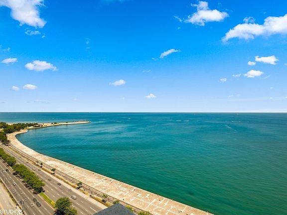 5th image of 1212 N Lake Shore Dr APT 27BN