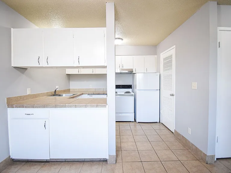 Vista Hills Apartments — Photo 34