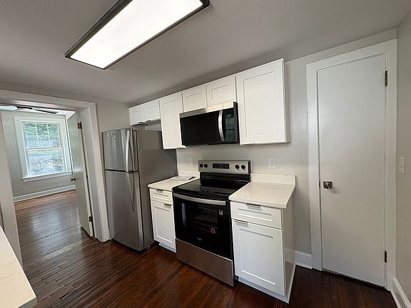3rd image of 1525 Memorial Ave SW #D
