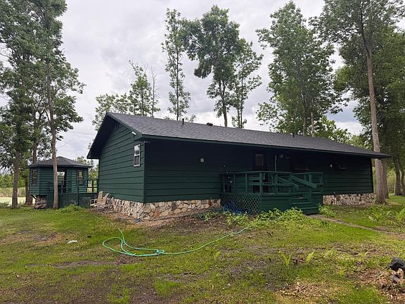 3rd image of 210 Oak Rd