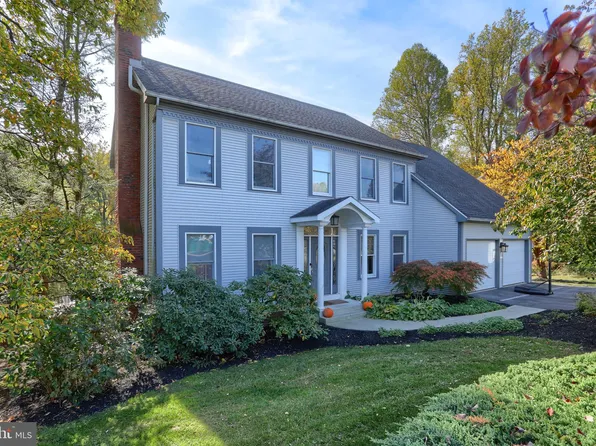 660 Appenzell Dr, Hummelstown, PA 17036