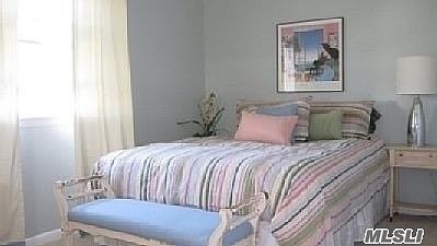 5th image of 9 Peconic Cres