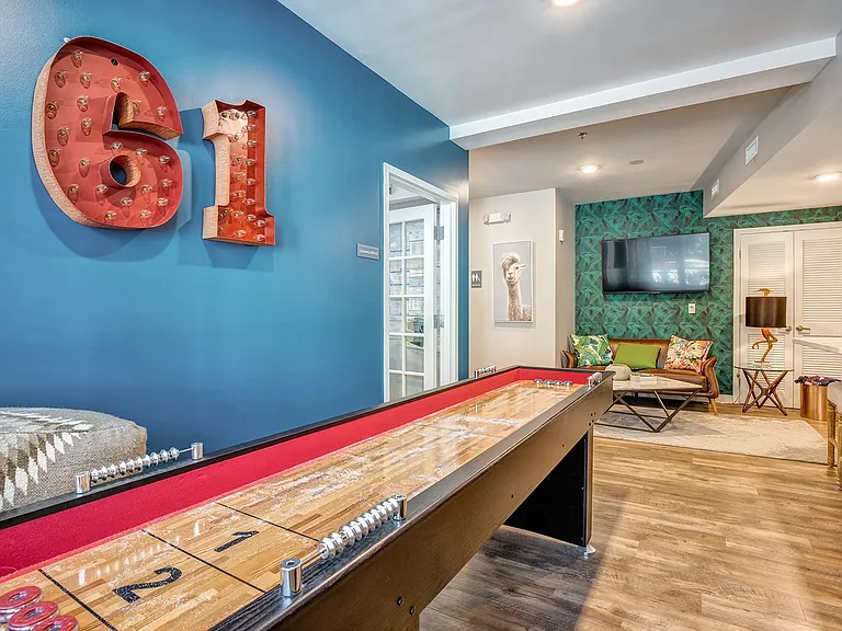 61 Vandy — Photo 2