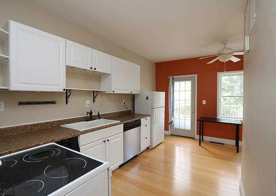 1st image of 111 W Logan St #111